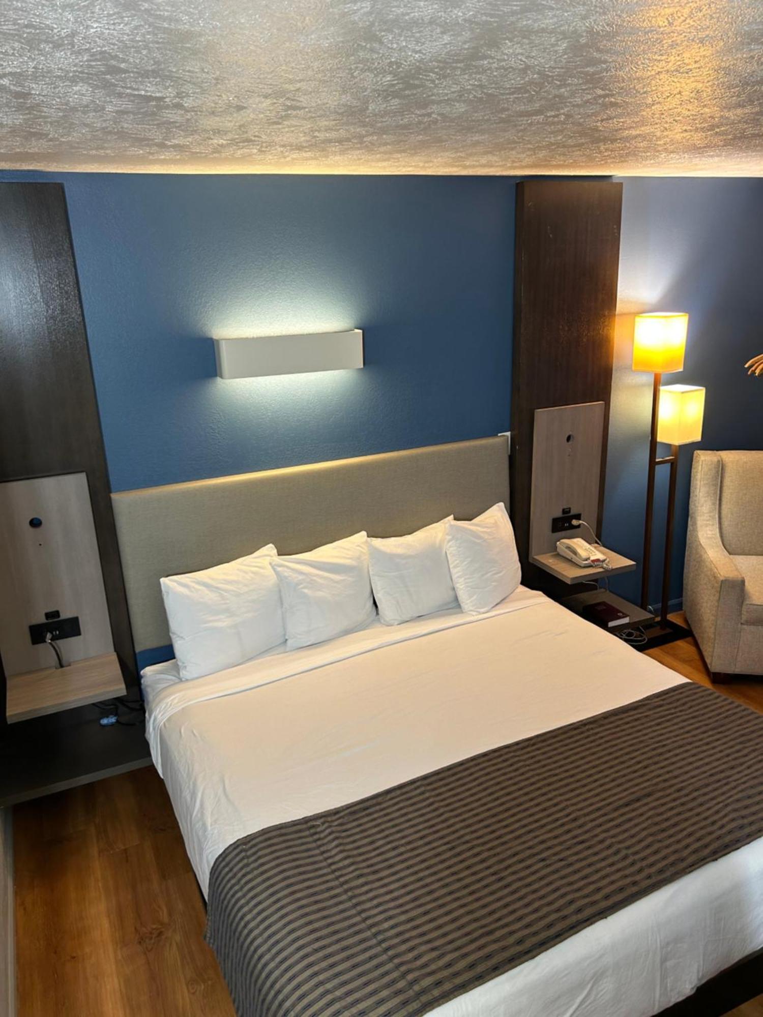 Rodeway Inn Emporia Ngoại thất bức ảnh