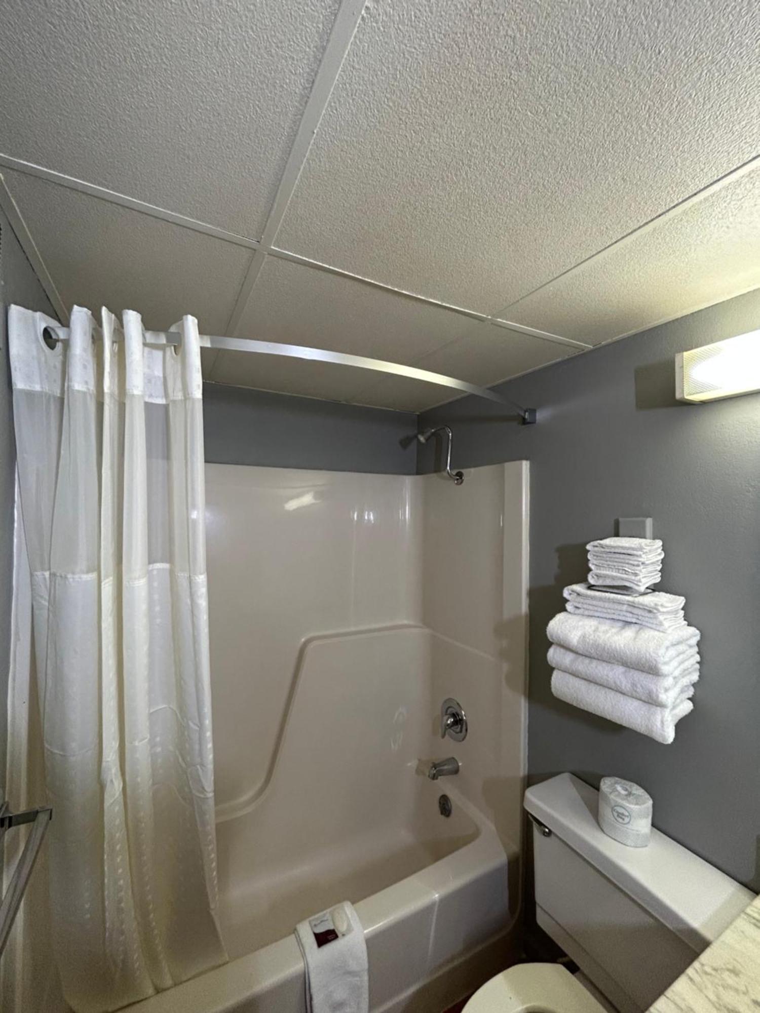 Rodeway Inn Emporia Ngoại thất bức ảnh