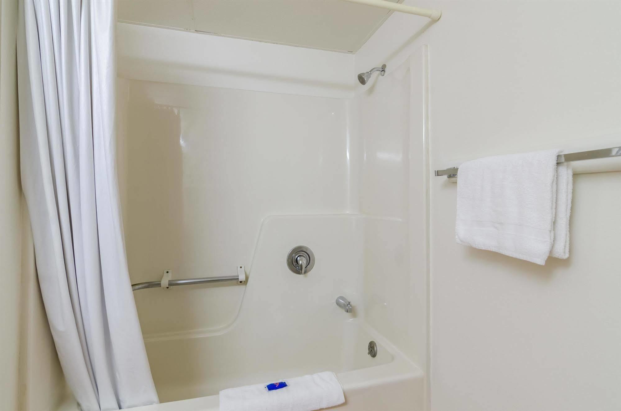 Rodeway Inn Emporia Ngoại thất bức ảnh