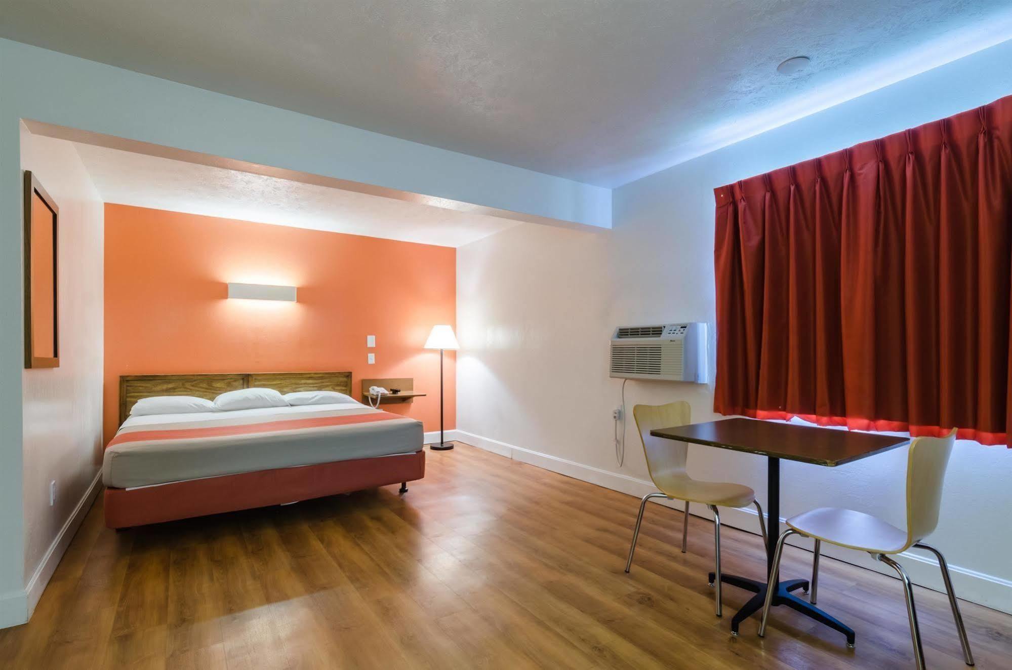 Rodeway Inn Emporia Ngoại thất bức ảnh